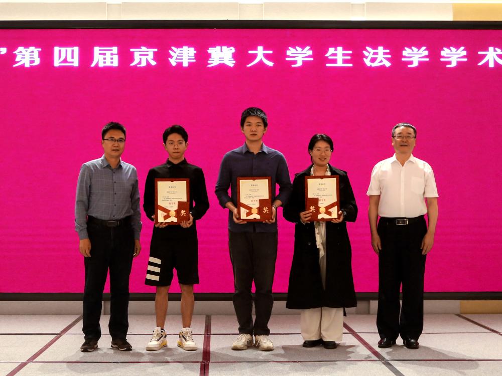 5.毛百战、李鲲鹏为特等奖选手颁奖.jpg