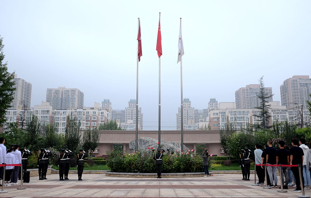 我校举行“赓续红色血脉，勇担时代使命”主题升旗仪式